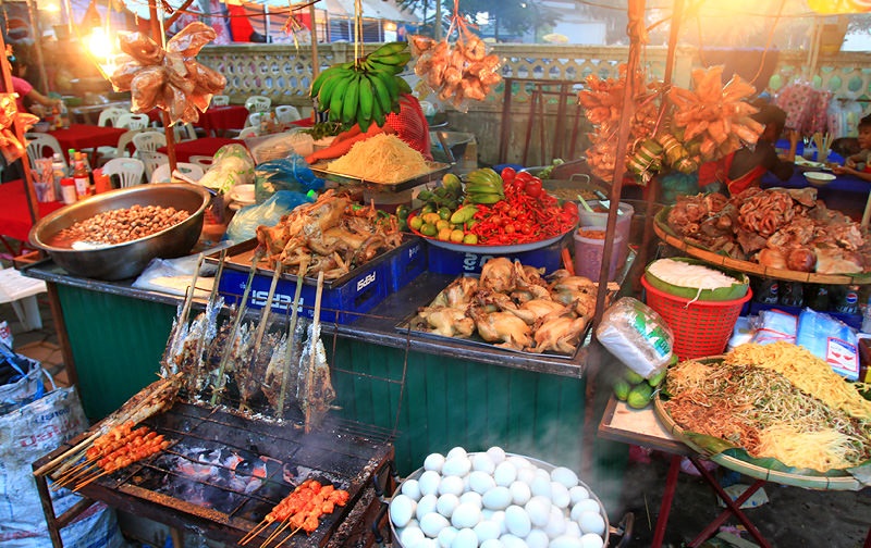Vangthong Evening Food Market