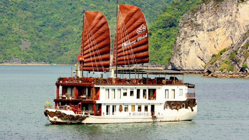 Heritage Honeymoon Junk Boat