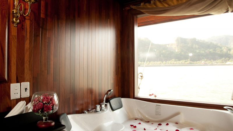 Valentine Premium Private Cruise Bathtub