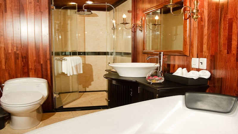 Valentine Premium Private Cruise Bathroom