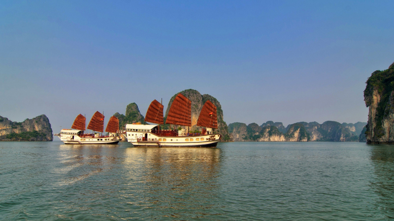 Red Dragon Cruise sails in Halong Bay