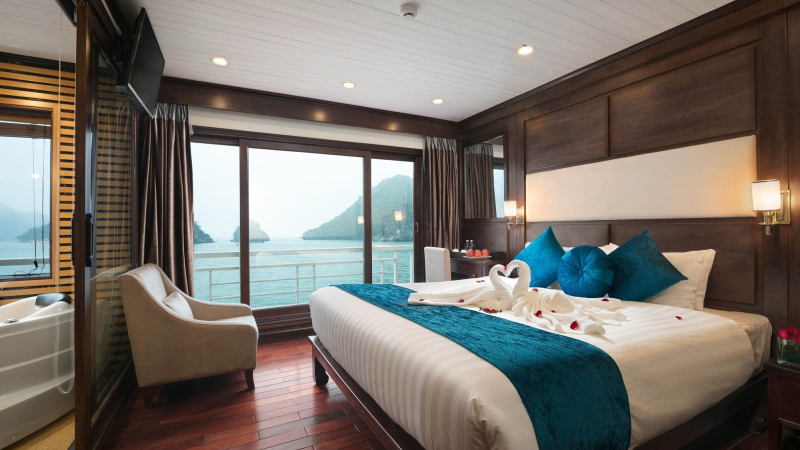 Alisa Cruise suite for honey moon
