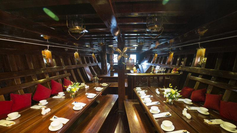 Nang Tien Day Cruise Restaurant indoor