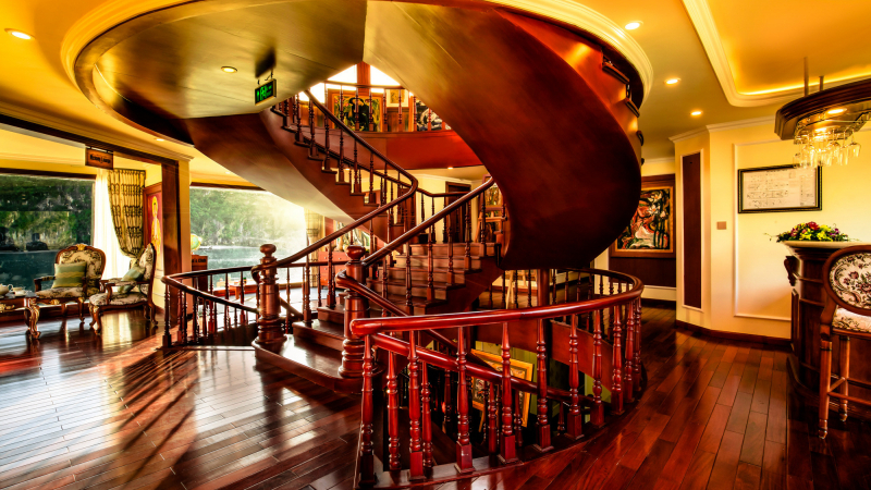 Cozy atmosphere of Cruises Staircase