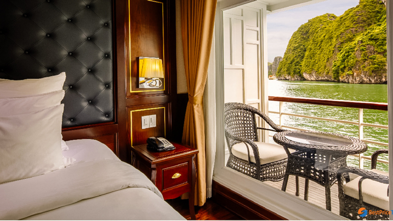 Deluxe Balcony's view over Halong Bay
