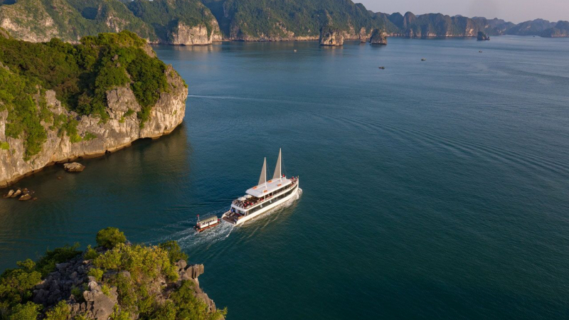 Jade Sails Lan Ha Bay