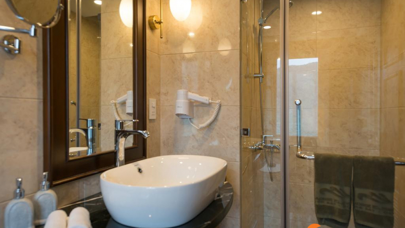 Bathroom amenities of Balcony Suite