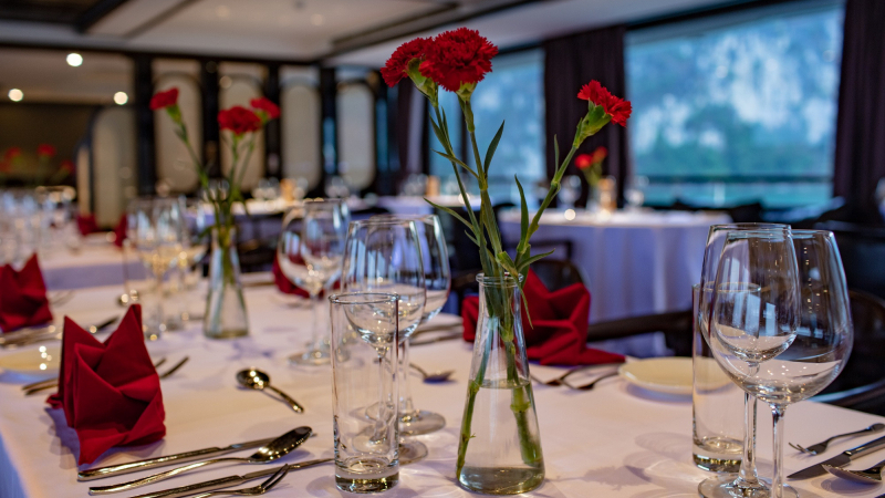 Scarlet Pearl Cruise Restaurant Set Table