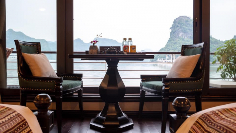 Restaurant with pretty Halong Bay view