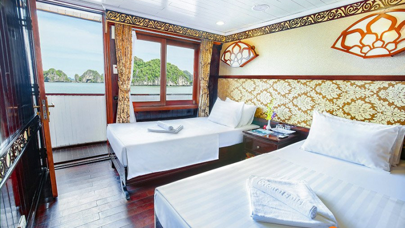 Deluxe Cabin Twin with balcony