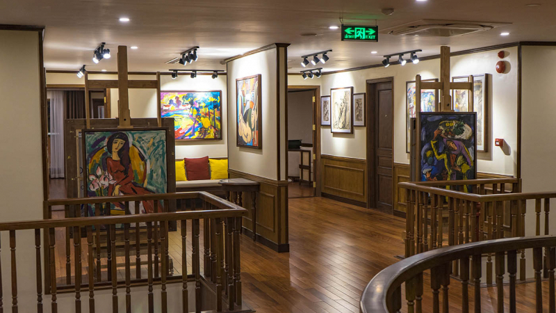 Unique Art Gallery on cruise