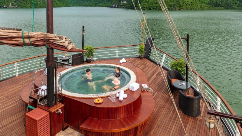 A fancy outdoor Jacuzzi on the sundeck of Orchid cruise