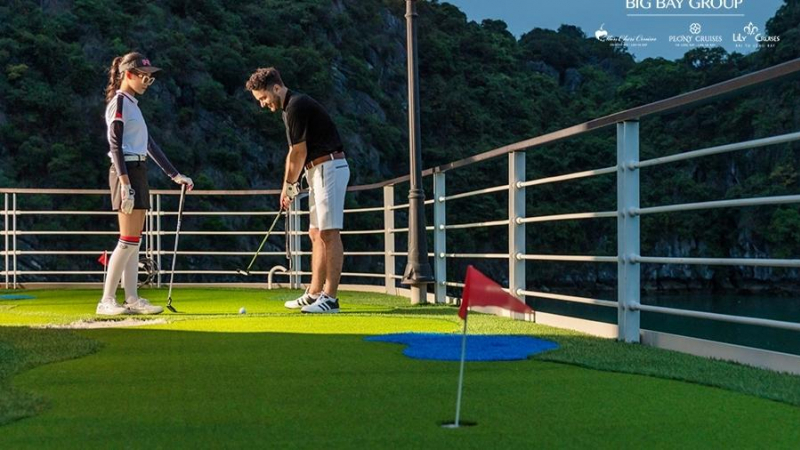 Practice golf skill on course
