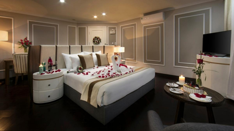King Terrace Suite's Honeymoon Set