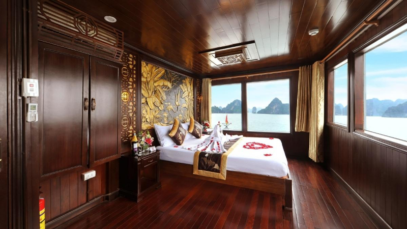 Renea cruise Honeymoon Suite