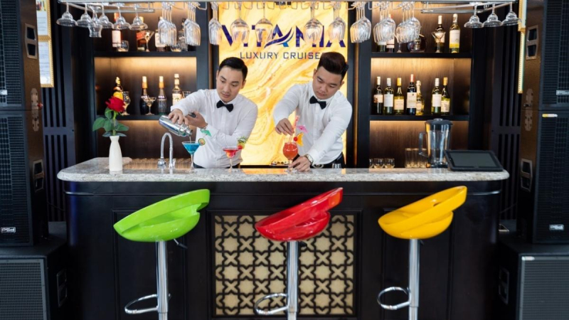 Top-class Bar And Hospitable Bartenders