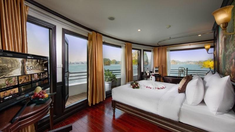 Royal Suite with panoramic glass windows