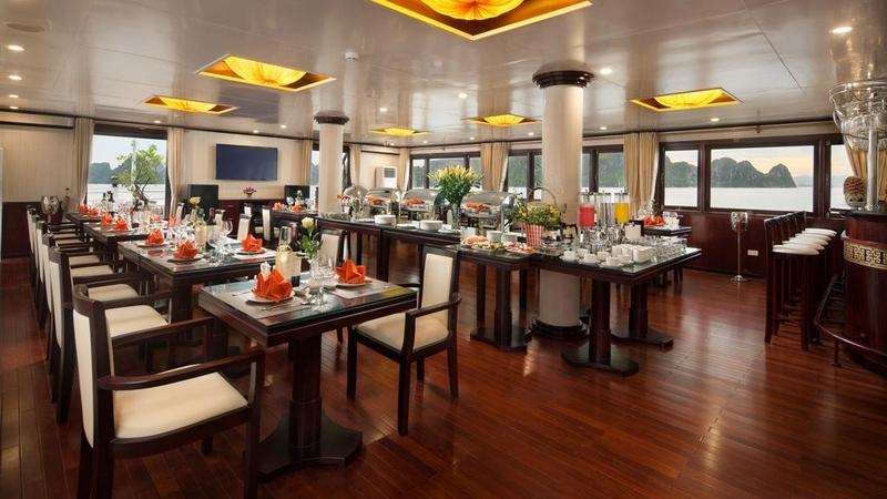 Spacious restaurant on Swan Cruise