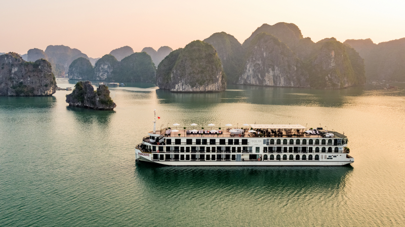 Indochine Cruise sailing through Ha Long Bay