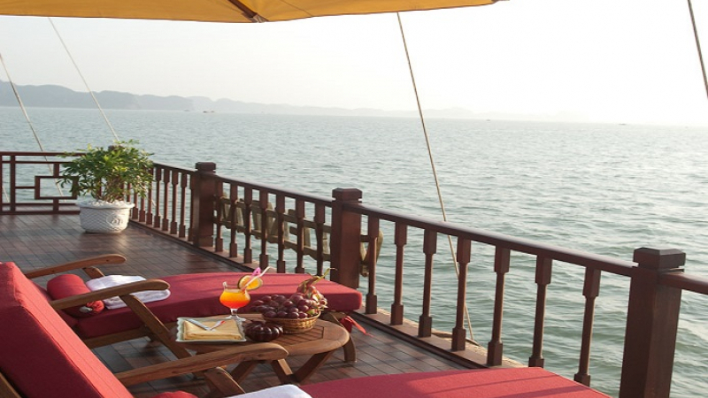Valentine Premium Private Cruise Sun Lounge