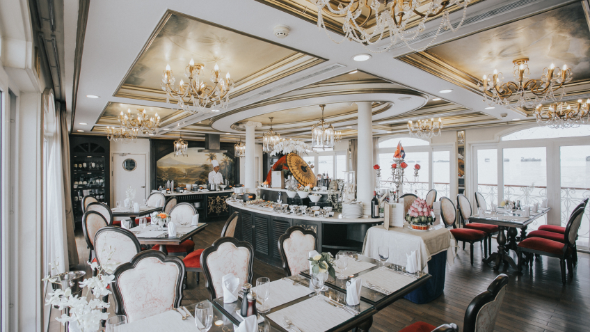 Luxury Restaurant With Aristocratic Set Up