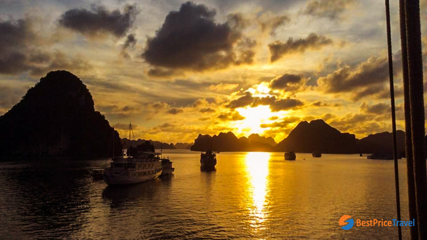 Paloma Cruise Halong Bay Sunrise