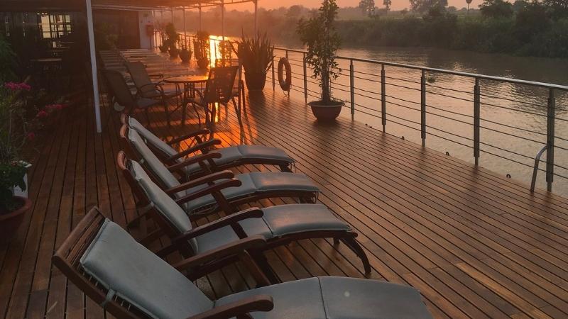 Let's immerse yourself in the stunning sunset of Mekong River