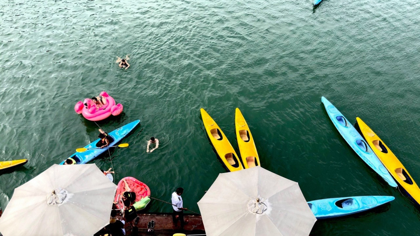 Interesting Kayaking activities in Halong Bay