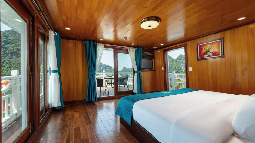 VIP Cabin with panoramic view of the bay