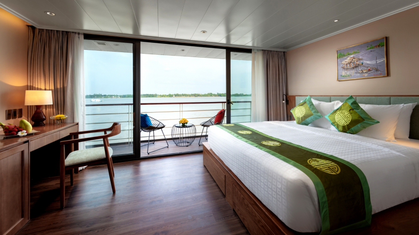 Deluxe Suites On River Deck