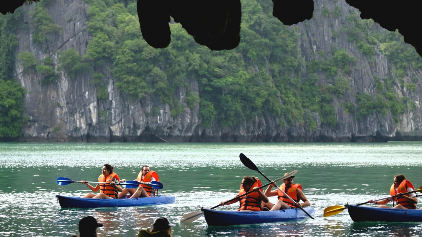 Explore Luon Cave By Kayaking