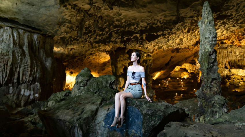 Admire the majestic of Halong's Cave