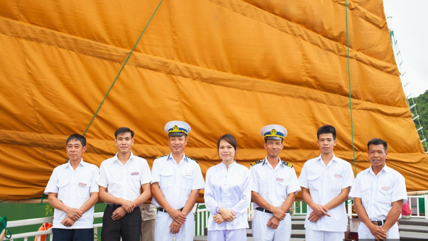 Crew Members on budget Junkboat