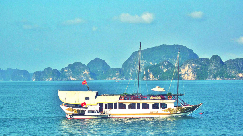 Valentine Premium Private Halong Bay Cruise