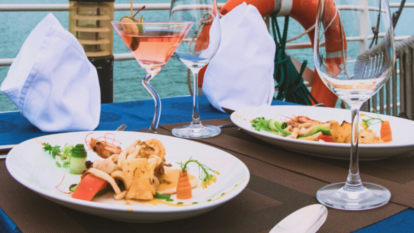 Enjoy The Delightsome Food With Cocktail On The Sundeck