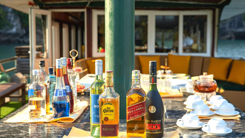 Enjoy Cocktails And Wine On Hand On The Sundeck