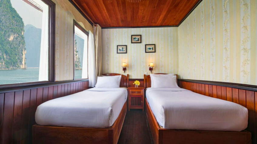 Deluxe Cabin With Twin Beds And Halong Bay View