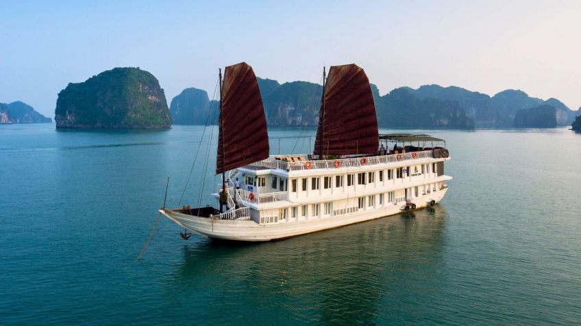 Garden Bay Legend Overnight Cruise In Halong Bay