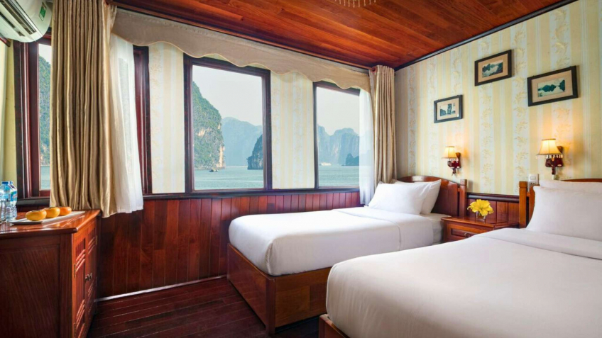 Lavish Cabin On The Second Deck With Twin Beds