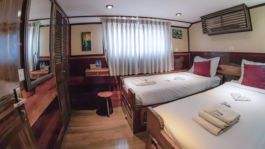 Toum Tiou I cabin with twin beds
