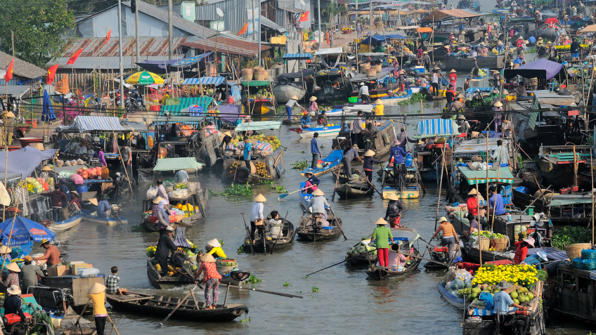 Bustling Cai Rang floating market
