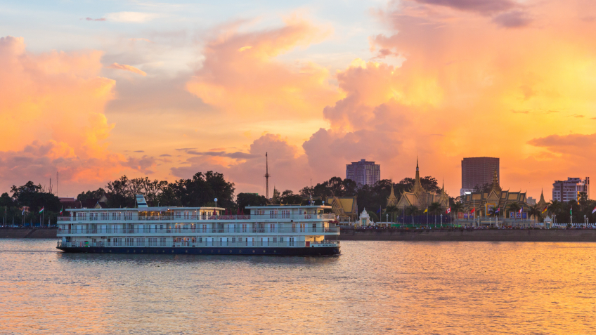 Stunning sunset with Mekong Cruise