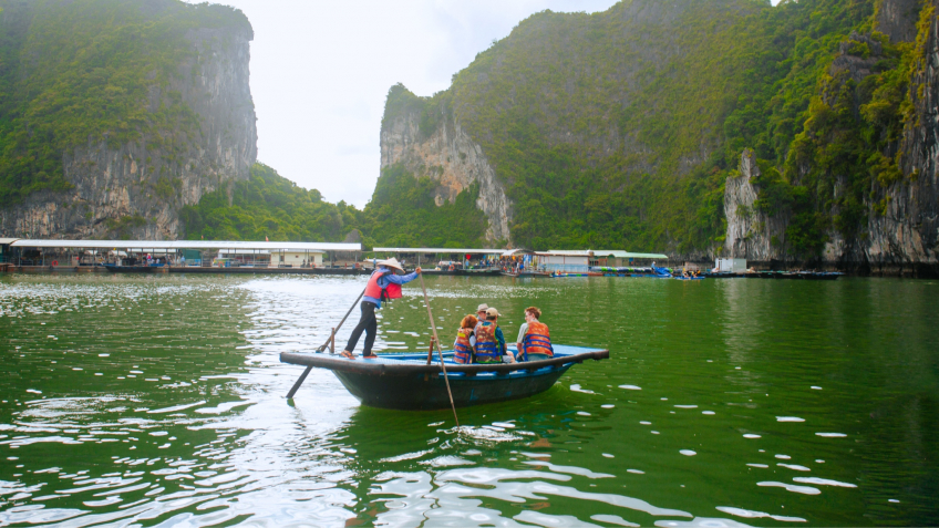 Visit Luon Cave on a rowing boat
