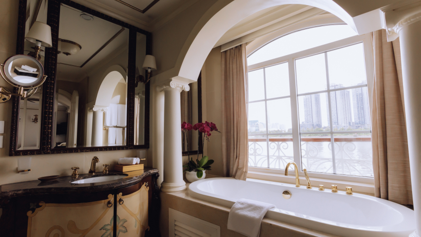 Luxurious Bathroom With River View Bathtub