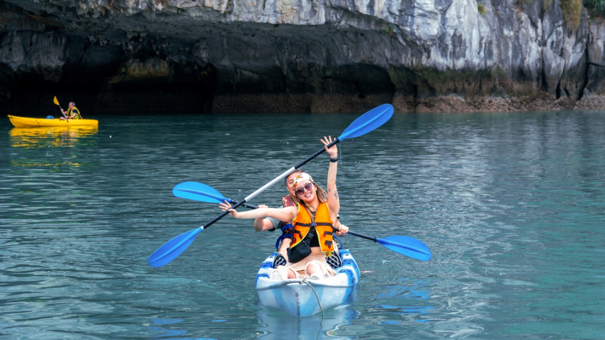 Enjoyable Kayaking at Luon Cave