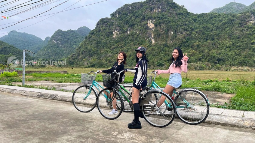 Cycling in Viet Hai Village