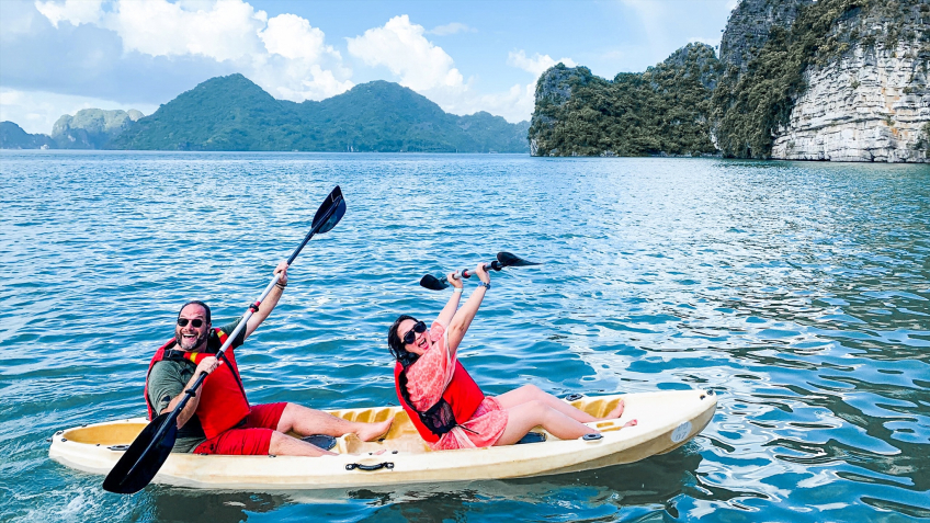 Funny and challenge kayaking in Lan Ha