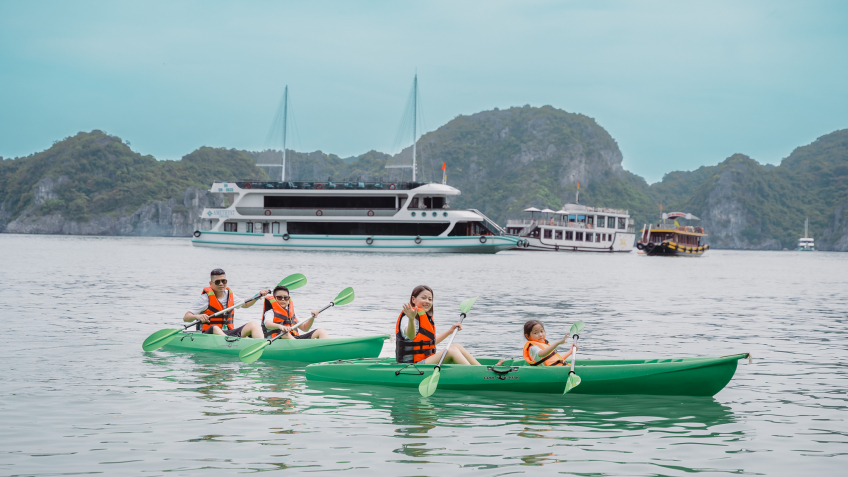 Discover Luon Cave Through Kayaking