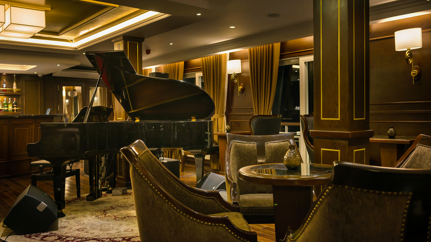 Luxury Le Piano Lounge