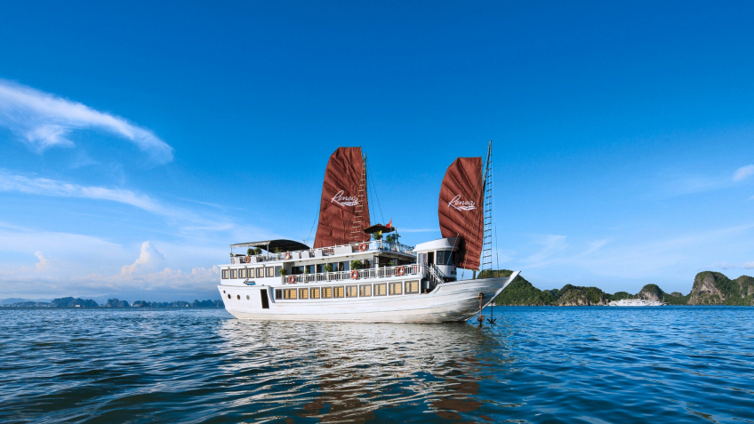 Renea cruise Halong Bay